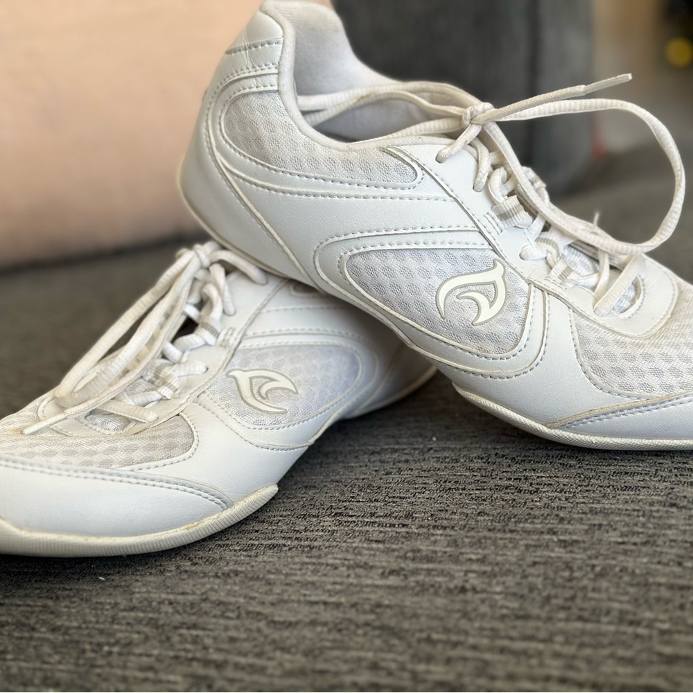 Axeus Inferno- Cheer/Tumble Shoes Women’s size 9–Gently Used